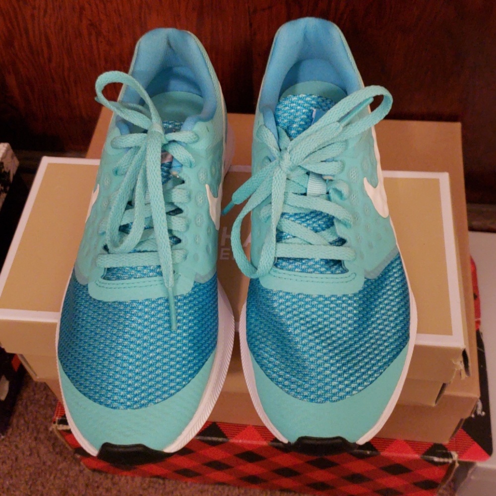 Girls sneakers